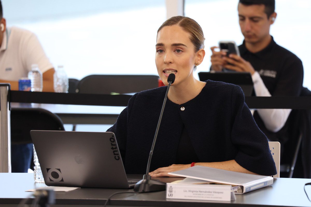 diputadavero's tweet photo. 👩‍⚕️🙌 Glosa del 4to Informe, con la Secretaría de la Juventud y la Secretaría de Salud.

Reconozco el trabajo de la Dra. Martina Pérez Rendón para cuidar a las familias queretanas. Desde la Comisión de Salud seguiré siendo su aliada. 💙 https://t.co/YRoJjqrklC