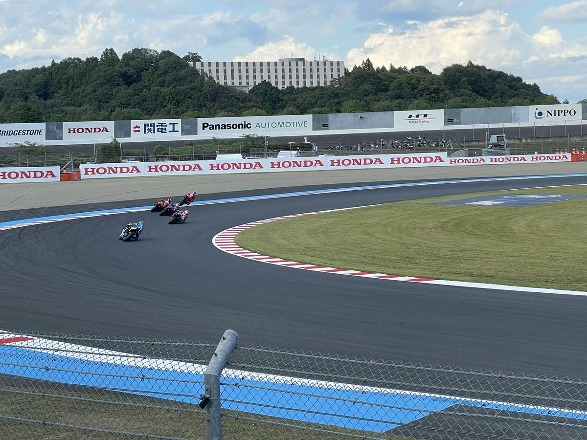 TomyRyou1's tweet photo. 数年ぶりのMotoGP日本グランプリ https://t.co/xIQz1OyS8m