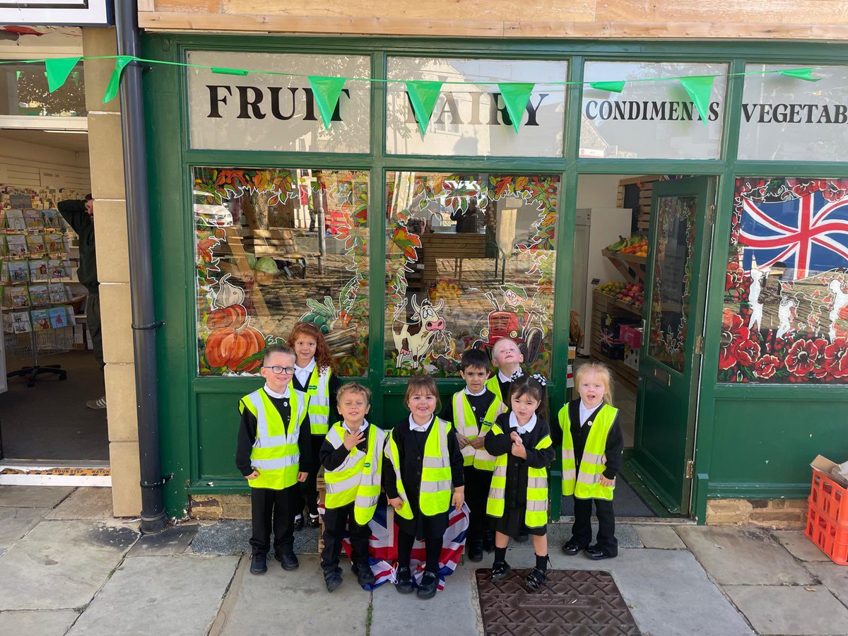 ThorpeBradford's tweet image. Our reception pupils enjoyed their trip to the local grocery shop in Idle yesterday! 🥕🍎 They picked out some delicious healthy snacks to enjoy back at school. A lovely way to learn about making healthy choices! 🌟 #HealthyEating #CommunityLearning @CATAcademyTrust