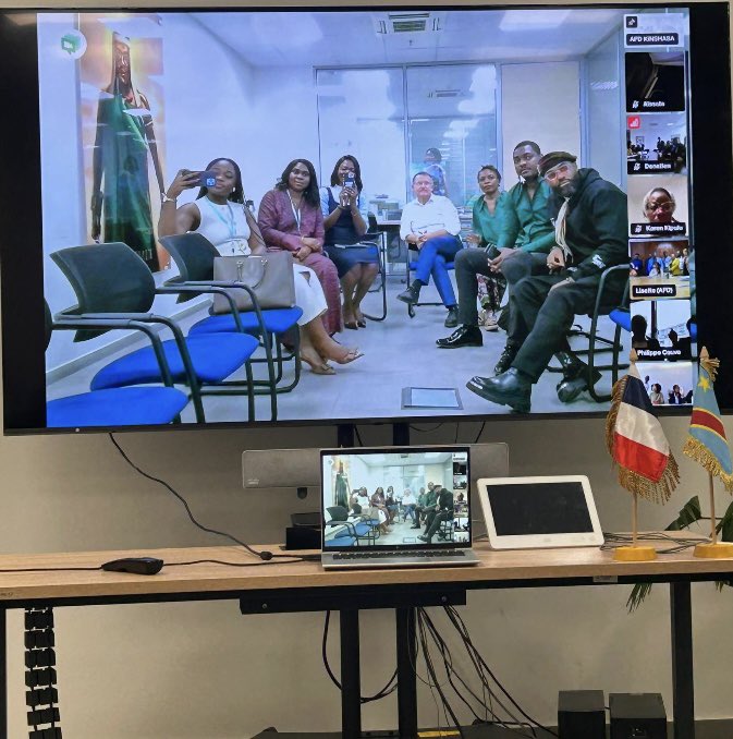 conan_herve's tweet photo. 1ère rencontre du Réseau #Tendae, communauté de #transformateurs ouverte et inclusive, engagée en faveur de la #coopérationinternationale dans 4 pays d'intervention de @AFD_France 🇧🇯 🇨🇮 🇨🇩 🇸🇳 + diaspora en 🇫🇷: une belle équipe réunie ici à #Kinshasa pour initier cette aventure ! https://t.co/UGhkBzlTyV