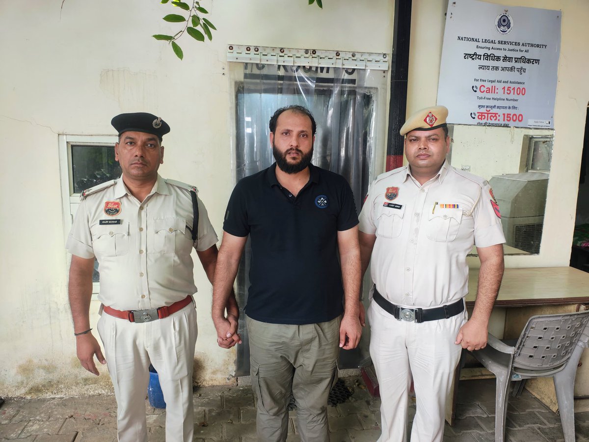 People’s Police - Faridabad Police (@fbdpolice) on Twitter photo फरीदाबाद पुलिस द्वारा सूदखोरों पर लगातार कार्यवाही की जा रही है, इसी कड़ी में सूदखोरी के एक मामले में पुलिस चौकी सेक्टर-16 की टीम ने एक आरोपी को गिरफ्तार किया है। <a href="/fbdcitizens/">Citizens of Faridabad</a> <a href="/police_haryana/">Haryana Police</a> फरीदाबाद पुलिस द्वारा सूदखोरों पर लगातार कार्यवाही की जा रही है, इसी कड़ी में सूदखोरी के एक मामले में पुलिस चौकी सेक्टर-16 की टीम ने एक आरोपी को गिरफ्तार किया है। <a href="/fbdcitizens/">Citizens of Faridabad</a> <a href="/police_haryana/">Haryana Police</a>