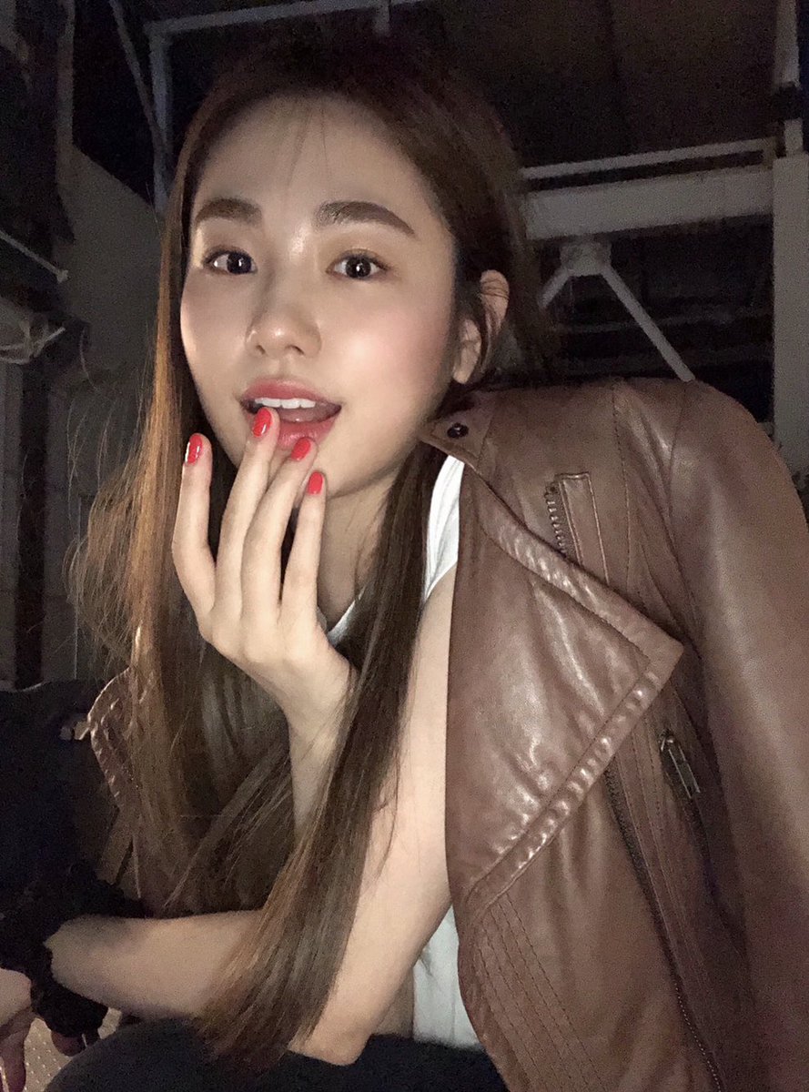 갑자기 이 사진 왤케 좋지
너무나 여자