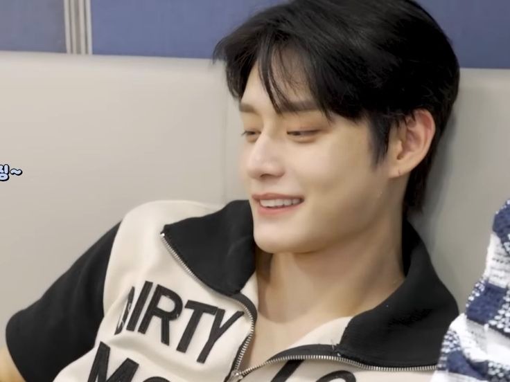 BXBRPW's tweet photo. hei, 
sun is rising
rain is falling
but when i see @monoteistic smilling, argh damn! i'm so so soo falling with him. 
i hope you have the loveliest day ever today, lovee 🤍 https://t.co/dZsPMT5mq9
