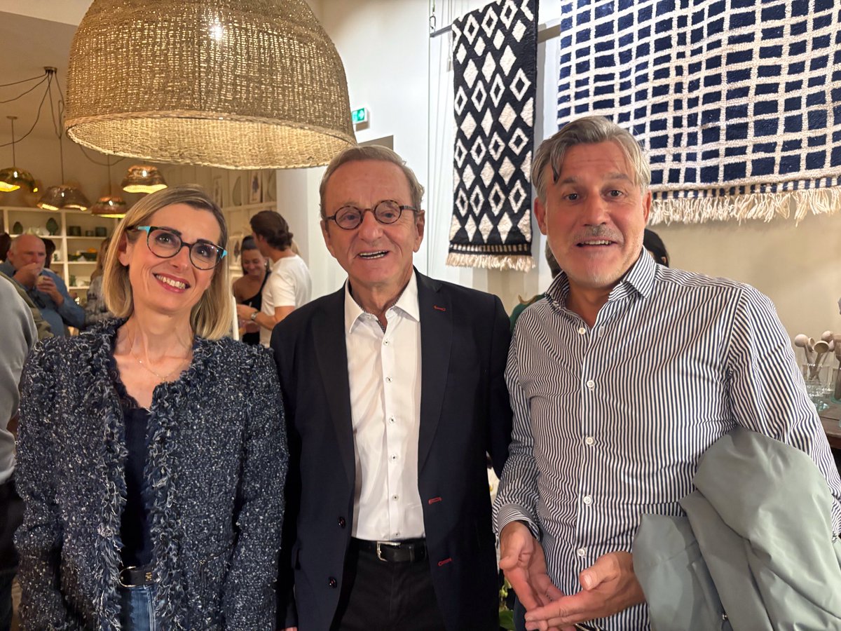 ☕️🖼️ Une belle enseigne rue Docteur Mazet
Heureux d'avoir participé au lancement de Concept Store en compagnie de Nathalie Béranger et Christophe Suszylo, le Maire du Versoud, Vice-Président du département.
#grenoble
#commerce
#réconciliergrenoble