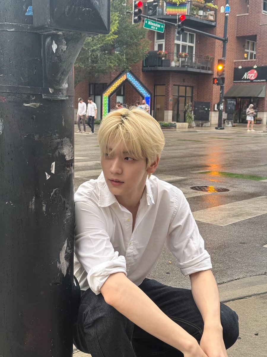 [250926] #soobin (@.page.soobin) instagram

“out and about during the u.s tour 🫠”