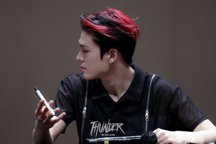 จริง ๆ ถ้าจุนมินไม่เลือกเดินเส้นทางเคป๊อป เราคงจะเห็นผู้ชายคนนี้บนเส้นทางการแพทย์นะ จุนมินเค้าอยากเป็นหมอ