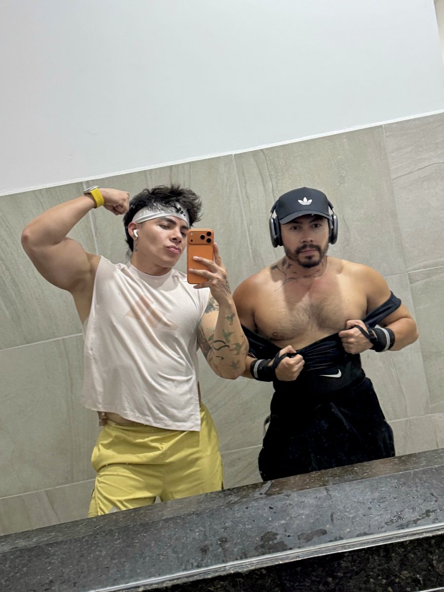 Hoy es viernes de 2🍆 pa 1🍑