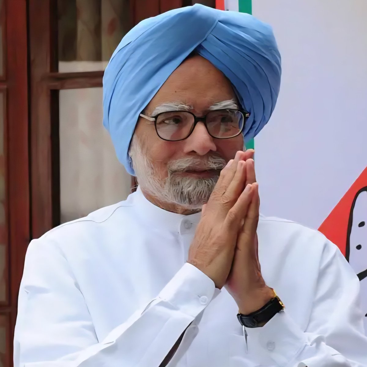 भारत के पूर्व प्रधानमंत्री डॉ. मनमोहन सिंह जी को उनकी जयंती पर कोटि-कोटि नमन।
विनम्रता, विद्वत्ता और दूरदर्शिता के प्रतीक डॉ. सिंह ने भारत की आर्थिक दशा को एक नई दिशा दी।
आपका शांत व्यक्तित्व और गहरा चिंतन आज भी देश की राजनीति में शालीनता की मिसाल है।
आपका योगदान हमेशा हम सबके