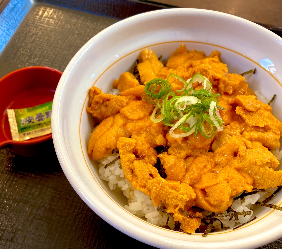 Rait_c9's tweet photo. ウニ丼食べた！ https://t.co/Kestz9O80E