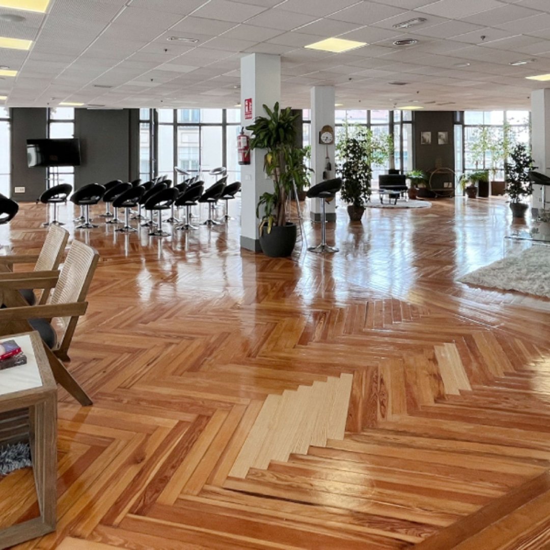 🎤 Madrid, escenario de grandes ideas.
Organiza tu formación, congreso o jornada profesional en espacios que inspiran y se adaptan a tu evento.
Tecnología, comodidad y ubicación perfecta.
🎤 Madrid, the stage for big ideas.
Host your training, conference, or professional event in