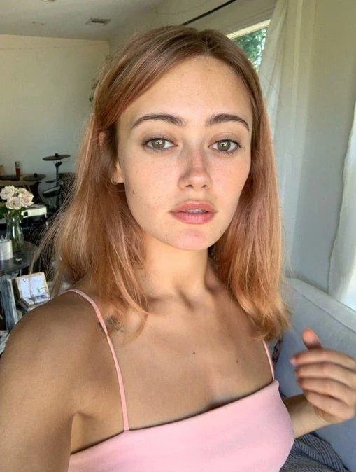 Ella Purnell Daily (@xdailyella) on Twitter photo 