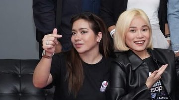 Kdg_Pdg_BQ's tweet photo. Klarisse with Angeline
"Ang dalawang malalakas ang amats"
Hanggang ENGLAND dinala ang lukaret ng dalawa
KLARISSE THE BIGNIGHT https://t.co/rRXxw1eWLi