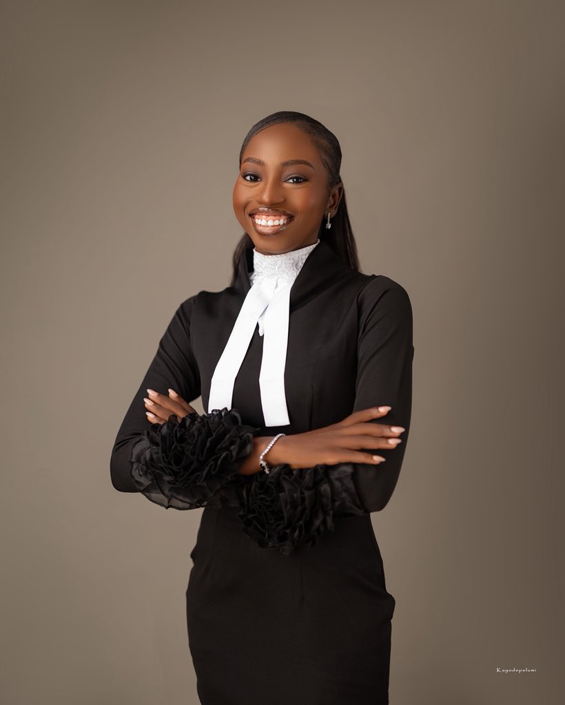 _blackfanta_'s tweet photo. I got into Uni in 2016 and had to stop for 2 years because life came with its own challenges. 9 years later, I finally got called to the Nigerian Bar. TOP 12%.
GOD DID!!!!!!! 

Ladies and gentlemen, it’s O.G. Abraham Esq to you!!!
*inserts “testimony Song” by @DunsinOyekan https://t.co/GBMtFeDDb3