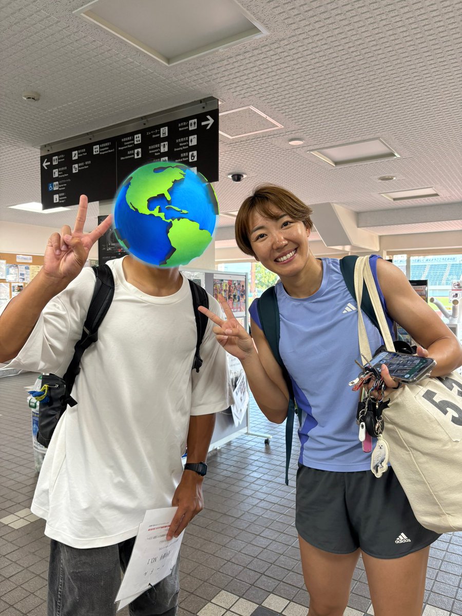 ちなみに世陸観に行ったときに江戸川区の競技場の個人利用で練習してたら寺田明日香さんと一緒に写真撮ってもらえた
ほんまにいい人やった