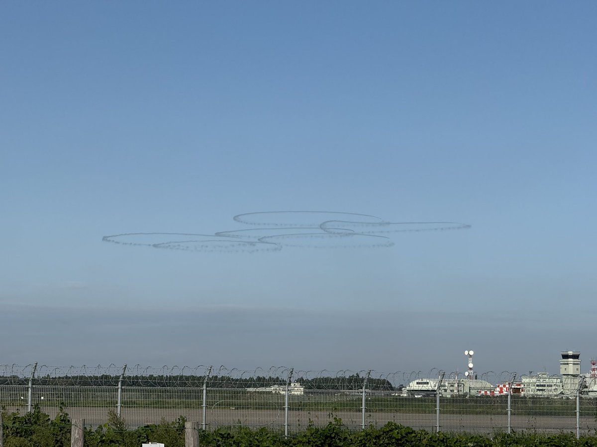空港から大洗のブルー見えたよ😳