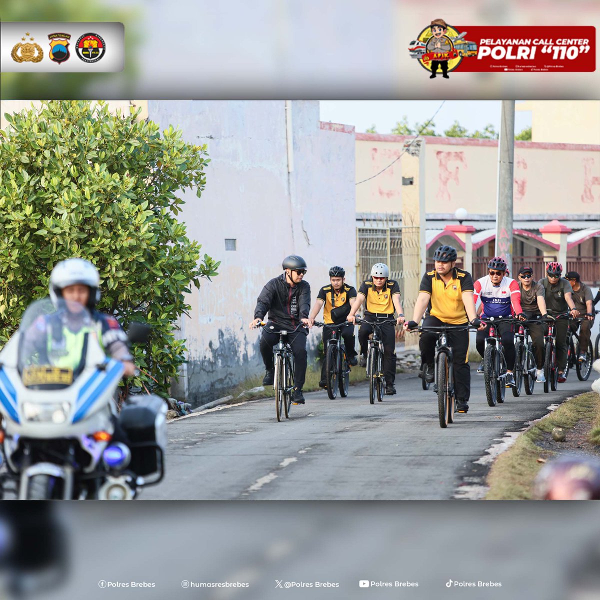 Polres Brebes dan Kodim 0713 Gelar Olahraga Bersama Wujudkan Sinergitas TNI–Polri

@divisihumaspolri
@humas_poldajateng

#polresbrebes
#polresbrebesapik
#bhabinkamtibmas
#humaspolri
#polriuntukindonesia
#polrihadir
#polisiindonesia
#PolriPresisi
#brebeshariini