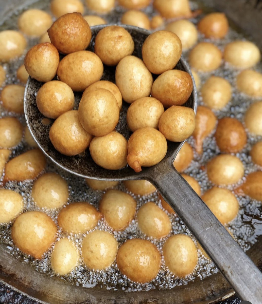 nutz_n_chops's tweet image. TGIF❤️

What’s the weekend looking like for you?

Staying indoors? There’s smallchops for you.
Outside all weekend?
Then you should try our party packs 😃

To order, call/whatsapp-08039108947
📍Abule Egba,Lagos.

Ensure to preorder!!