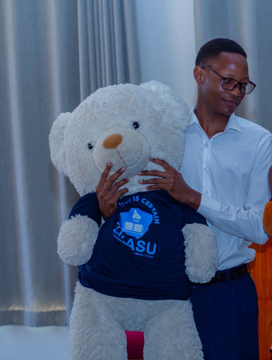TeamZinasuNust's tweet photo. 🚨We are a STUDENT Union that’s where the crux of our renewal lies. We must be able to speak to the hearts and minds of students.We must be relevant to this constituency in order to justify our existence. 

STUDENTS FIRST, ZINASU TO THE FRONT✊
#nust #students #nationalquestion https://t.co/r36GeAa12t
