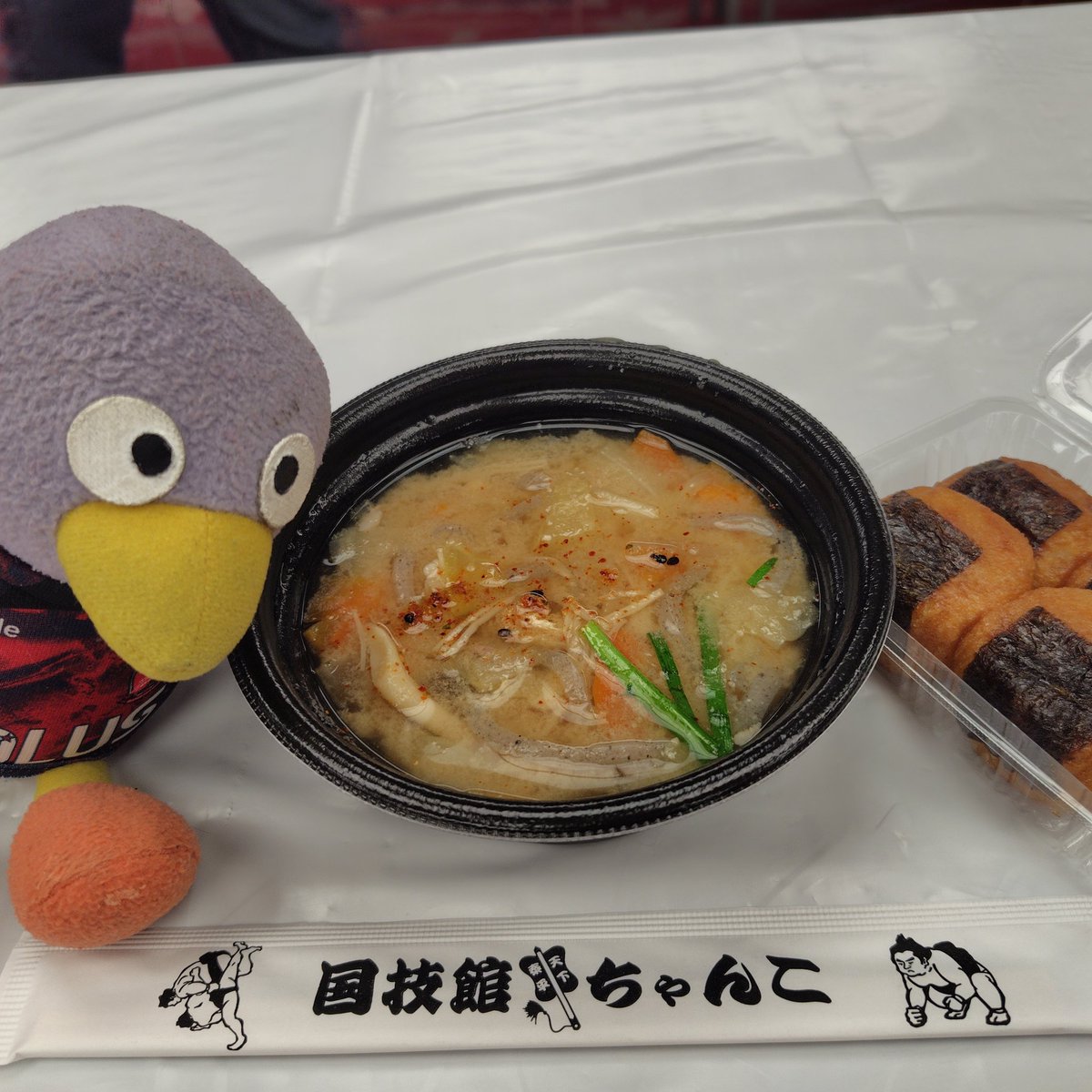 echipon's tweet image. 本日のランチ💕
二所ノ関部屋の味噌ちゃんこです😋冷や飯持参して投入しました😁(🍙にするの忘れ…)500円は守り続けてほしいお値段です❤
今日もごちそうさまでした〜🙏
#国技館ちゃんこ