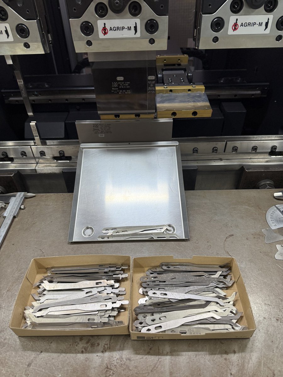 Sho_Takaku's tweet photo. つまむ君製作開始👍

指先気をつけて頑張ります💪

#Titanium
#ものづくり
#camping
#hiking
#超軽量
#Ultra_Light
#Pinch
#キャンプギア
#笑s https://t.co/im7xDBiCCZ