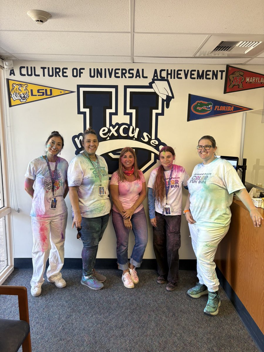 penceSBUSD's tweet image. Throwback Thursday to our Pence Penguins Color Run! 🐧Huge thanks to Ms. Gonzalez, staff, PTA &amp;amp; parent volunteers for a fantastic event and helping us raise money before break!💙
@sbusd_news #pencepenguins @Supt_SBUSD