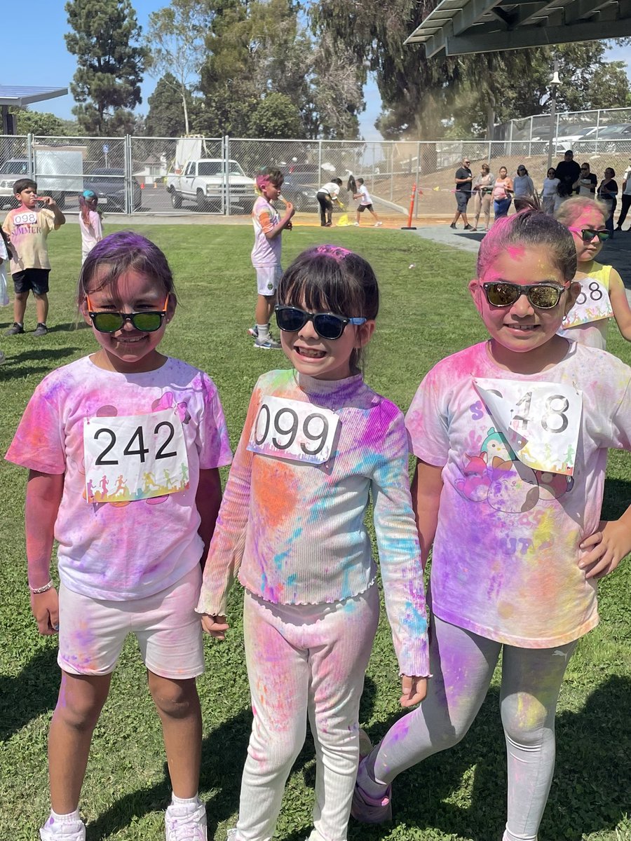 penceSBUSD's tweet image. Throwback Thursday to our Pence Penguins Color Run! 🐧Huge thanks to Ms. Gonzalez, staff, PTA &amp;amp; parent volunteers for a fantastic event and helping us raise money before break!💙
@sbusd_news #pencepenguins @Supt_SBUSD
