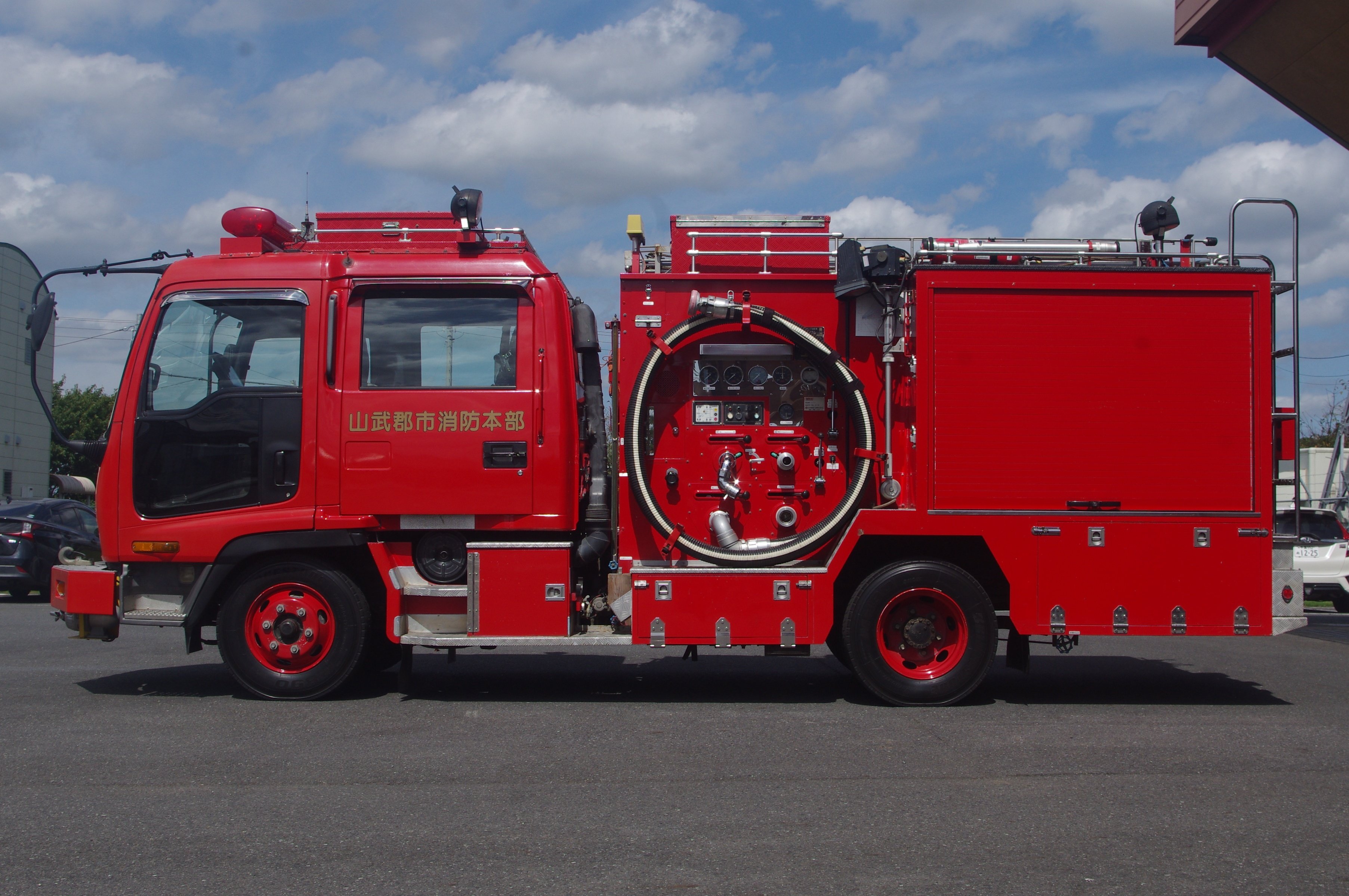 消防置物 楽天市場】【大決算SALE開催中】消火器案内ステッカー 10cm×13.7
