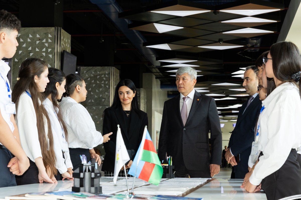 #Qırğız Respublikasının ölkəmizdəki fövqəladə və səlahiyyətli səfiri Maksat Mamıtkanov və #Kolumbiya Respublikasının ölkəmizdəki fövqəladə və səlahiyyətli səfiri Luis Fernando Kuartas Ayala ilə qarşı tərəflərin müraciətləri əsasında görüşdük.

Ətraflı: vxsida.gov.az/az/article/2457