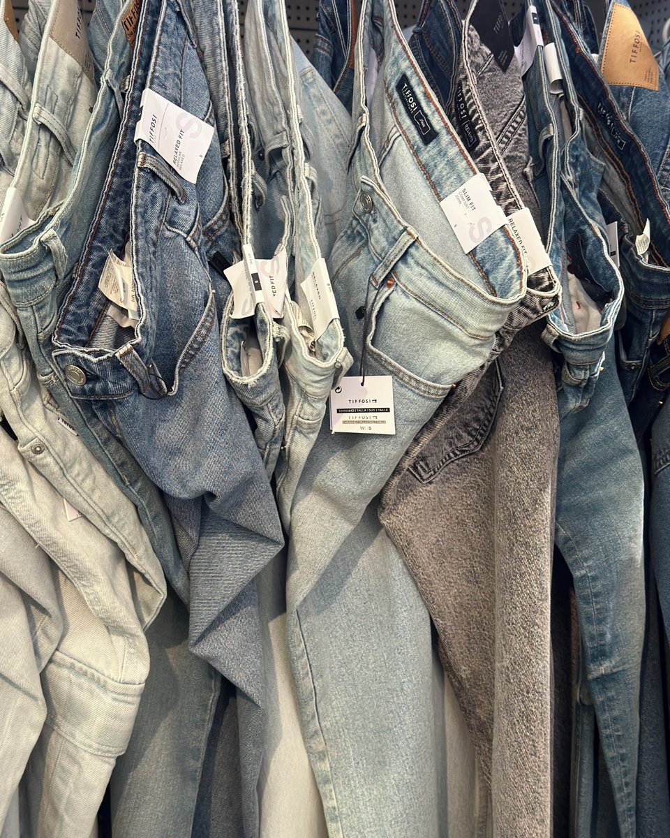 🍂🍁Benvinguda, tardor…

Encants Barcelona es vesteix de colors de tardor. Passeja 👣 entre parades plenes de moda, dissenys i productes de temporada que et faran gaudir de la nova estació.

 😍Vine i deixa’t inspirar per la màgia de la tardor al mercat!

@mercatsbcn