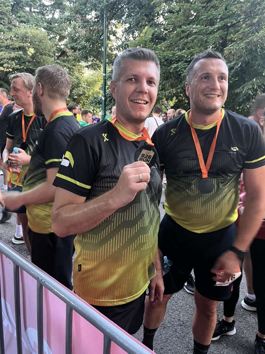 APIknowsIT's tweet image. No shortcuts, no skipping warmups – just 20 runners from Authority Partners giving it their all at the Audi B2B Run Sarajevo yesterday.

One track, one team, and one goal: run like you mean it.

#B2BRun #LifeAtAuthorityPartners #Teamwork #Sarajevo #APknowsIT