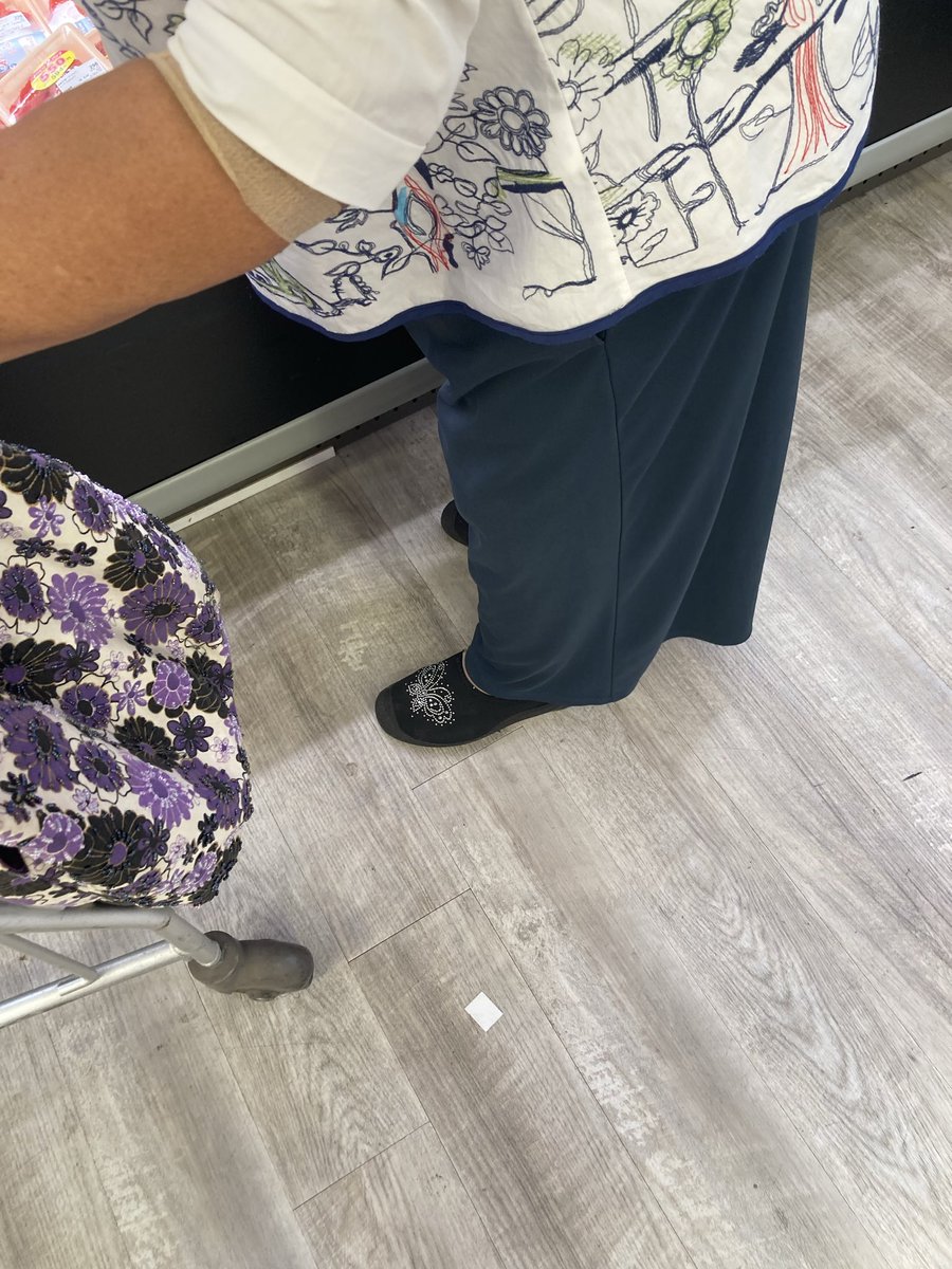 母のクリニックの帰り、買い物

食べもしないのに、ボンボンとカゴの中に入れるから、腹が立つ

いつも喧嘩