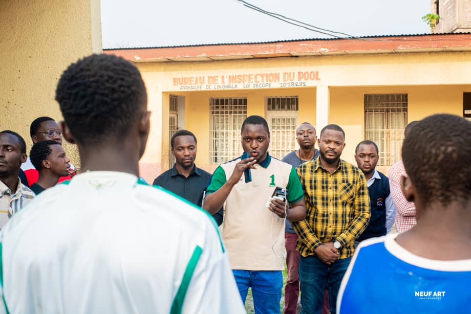 idealJ20's tweet photo. Ideal J est une structure offrant un espace aux jeunes afin d'échanger dans un esprit de patriotisme sur les questions capitales du pays. Au-delà de divers sujets qui captivent la masse, les jeunes se réunissent pour un seul but : analyser, critiquer et proposer des solutions. https://t.co/J9PjXM1kt7