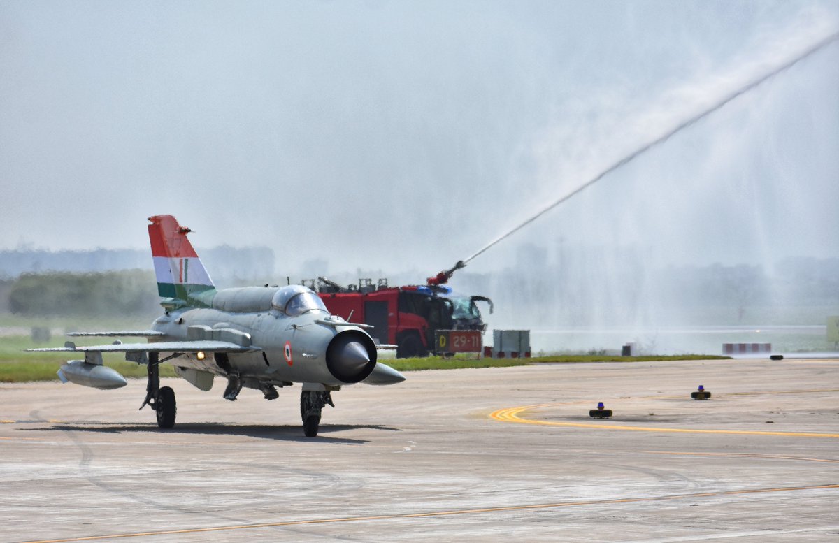 ReviewVayu's tweet image. Chandigarh Airbase 26 Sep 2025.... Time is running out for the beauty MiG-21.
A water cannon salute with the traditional ceremonial arch of water underway.
📷 Vayu's Rishav @connect_rishav