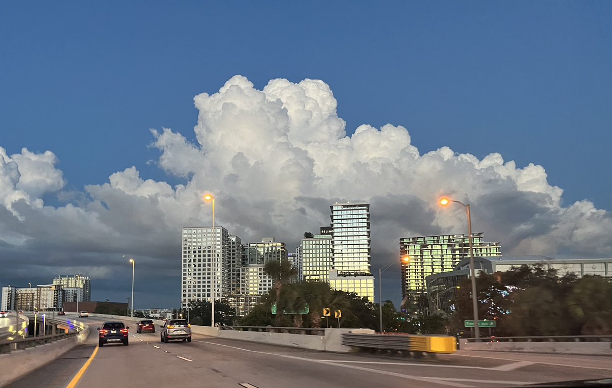WeTheAngela's tweet photo. @PaulFox13 so bummed that I forgot to share this photo taken last night at 7:37pm driving on the Crosstown from Hyde Park heading east. https://t.co/HXOZYulJE1