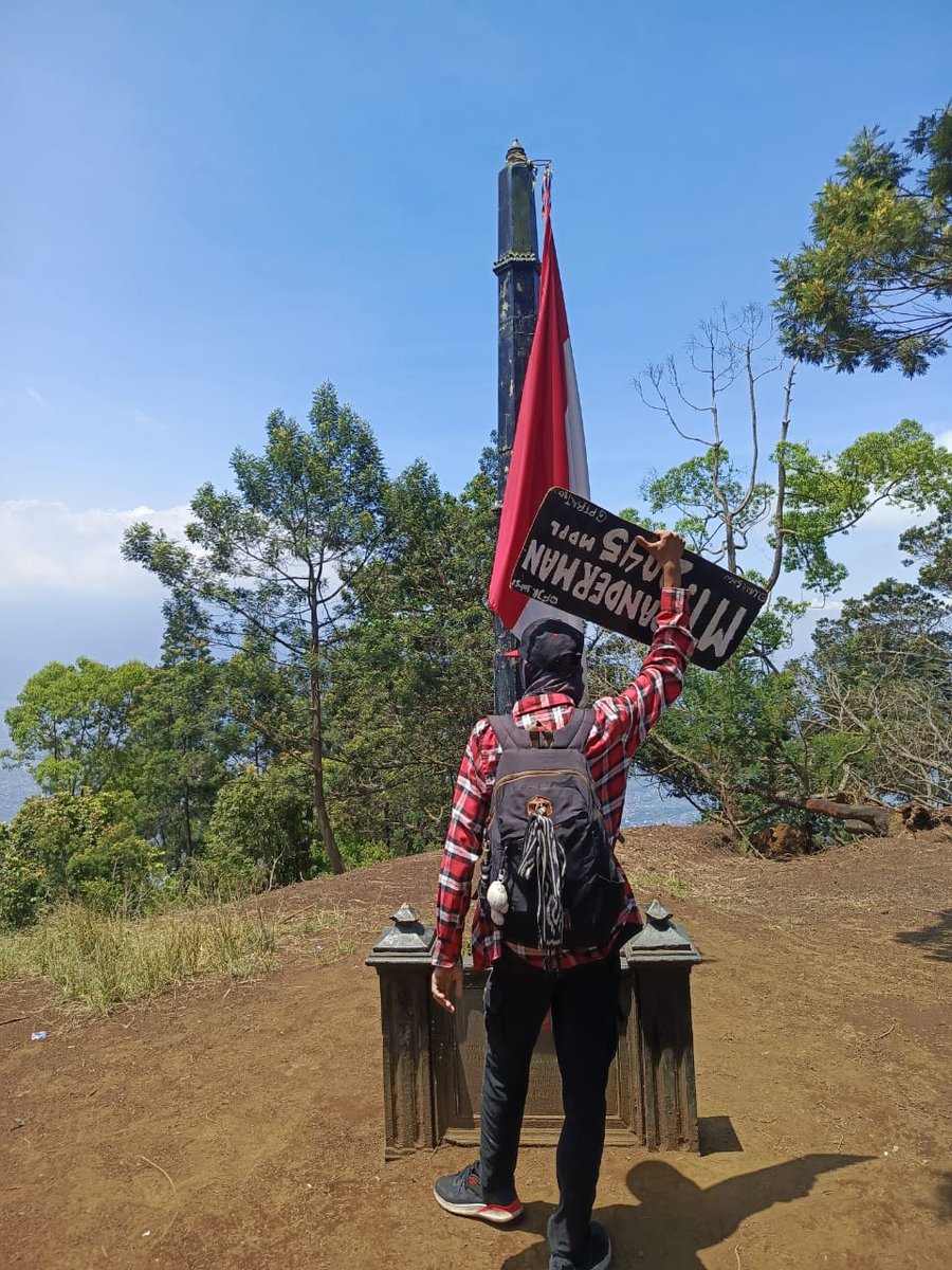 Al76743bernad's tweet photo. Mt panderman 2045 MDPL 
Mt bokong  1746 MDPL 
Latar Ombo 1604 https://t.co/vgRswtkWI9