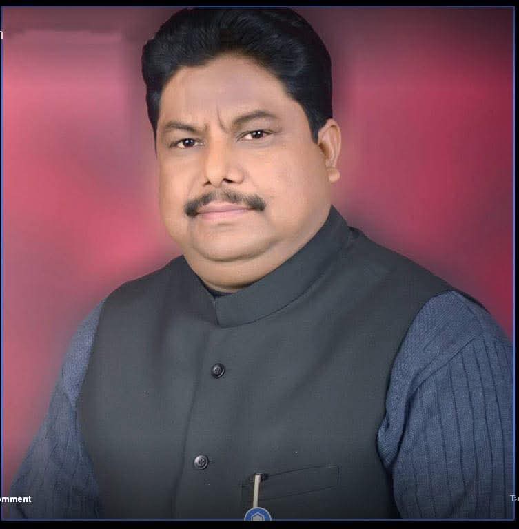 सीतापुर जनपद में शिक्षक और जिला बेसिक शिक्षा अधिकारी के बीच हुए वाद विवाद व मारपीट आदि को  जिला संगठन को निर्देश दिया गया है। जिला कार्यकारिणी अपने स्तर से बैठक करते हुए मामले की स्वयं जांच करते हुए अवगत कराएगी।

एकतरफा कार्यवाही से शिक्षक समाज आहत है।

BSA कार्यालय से जारी
