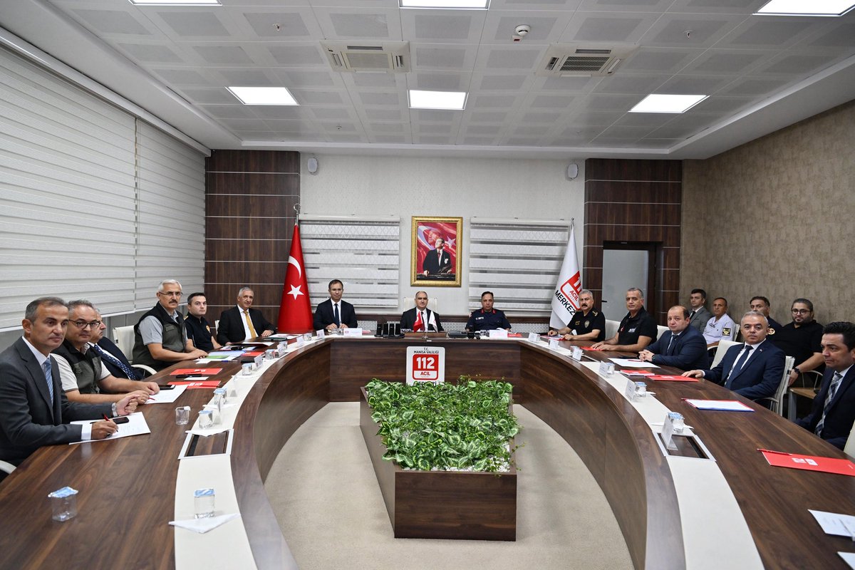 Manisa 112 Acil Çağrı Merkezi (@manisa112acm) on Twitter photo Acil Çağrı Hizmetleri İl Koordinasyon Komisyonu 2025 Eylül ayı toplantısı Sayın Valimiz Vahdettin ÖZKAN başkanlığında paydaş kurumların katılımları ile yapılmıştır.
<a href="/TC_icisleri/">T.C. İçişleri Bakanlığı</a> <a href="/112teknumara/">112 Acil Çağrı Merkezleri</a> Acil Çağrı Hizmetleri İl Koordinasyon Komisyonu 2025 Eylül ayı toplantısı Sayın Valimiz Vahdettin ÖZKAN başkanlığında paydaş kurumların katılımları ile yapılmıştır.
<a href="/TC_icisleri/">T.C. İçişleri Bakanlığı</a> <a href="/112teknumara/">112 Acil Çağrı Merkezleri</a>