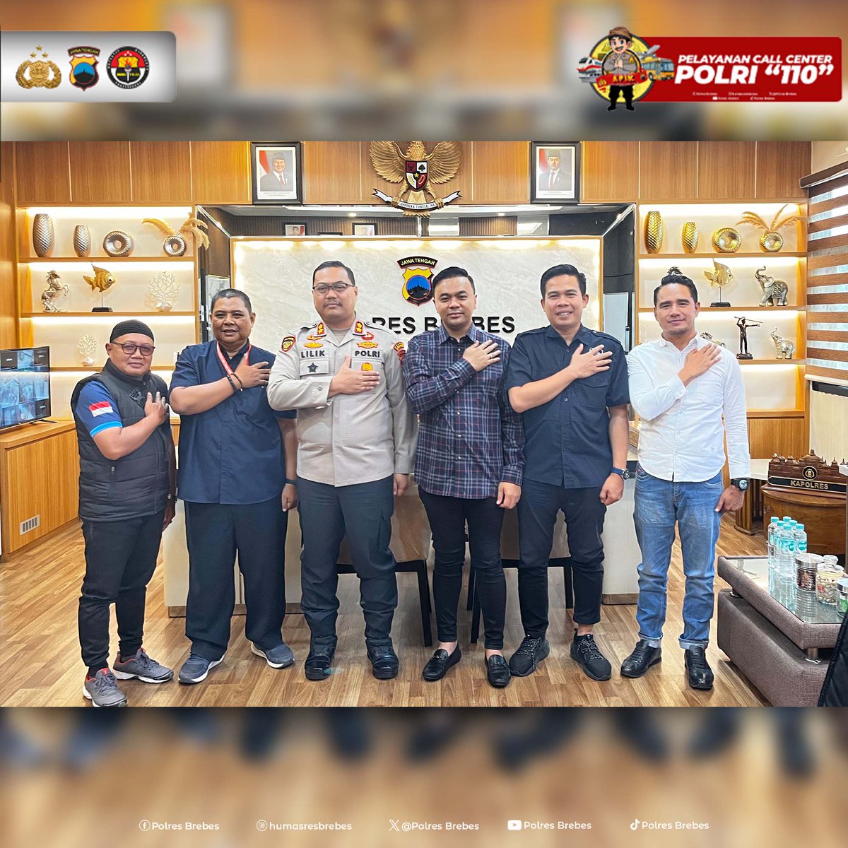 Dalam Rangka Mempererat Hubungan dan Sinergi, Kapolres Brebes Sambut Kunjungan Silaturahmi PSSI

@divisihumaspolri
@humas_poldajateng

#polresbrebes
#polresbrebesapik
#bhabinkamtibmas
#humaspolri
#polriuntukindonesia
#polrihadir
#polisiindonesia
#PolriPresisi
#brebeshariini