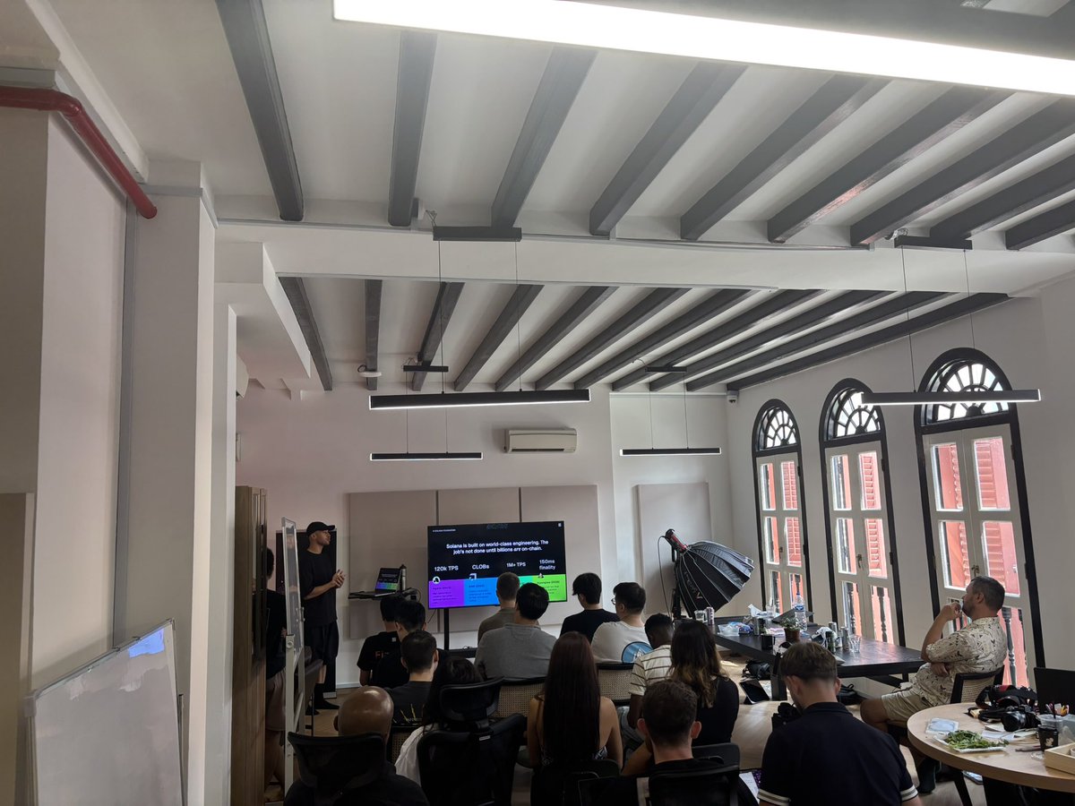 State of <a href="/solana/">Solana</a> workshop at startup Village <a href="/SuperteamSG/">Superteam Singapore</a> thanks <a href="/pkxro/">pkxro</a> for sharing!