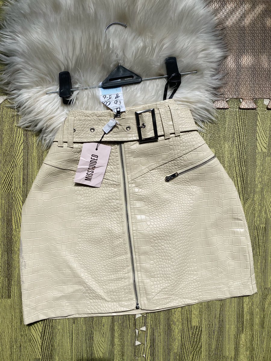 Correcthrift's tweet photo. Who’s up for some chic leather skirt?😍🔥 https://t.co/oXOKAc4hsv