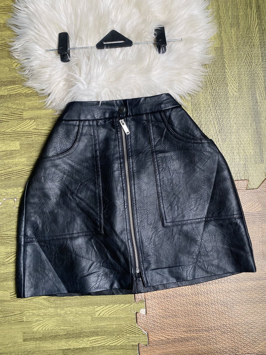 Correcthrift's tweet photo. Who’s up for some chic leather skirt?😍🔥 https://t.co/oXOKAc4hsv