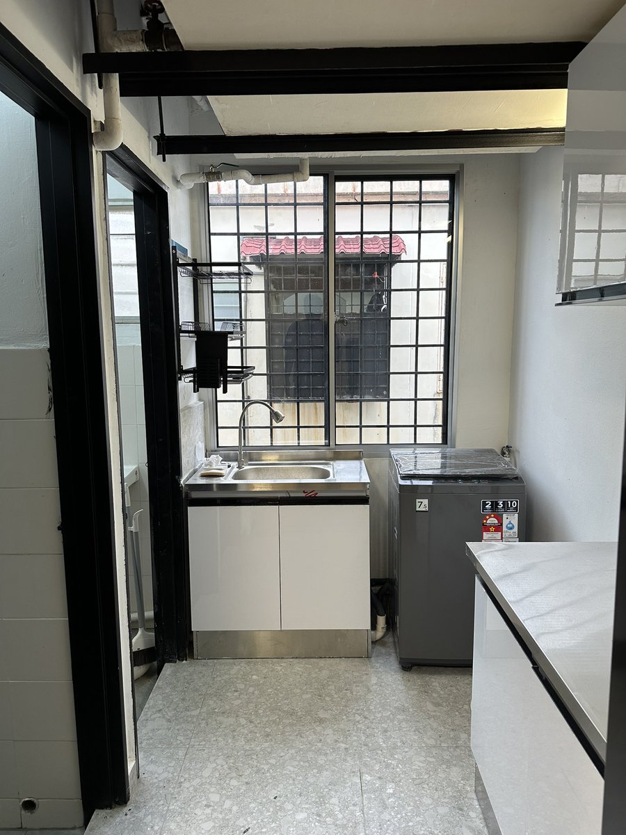 am_designmy's tweet photo. Dulu rumah ni rumah usang, seperti tidak bertuan. Sekarang? Fresh reno, siap untuk penyewa baru 🚀 

From unit lelong to rumah selesa terus ✨ https://t.co/CWVBTKRE3S