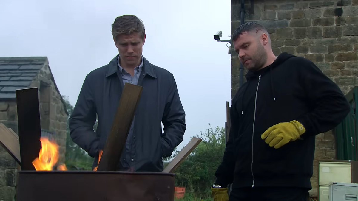 ccikduckk's tweet image. #Robron at the scrapyard… i’m crying this is THEIR PLACE 🥺 feels like the old days