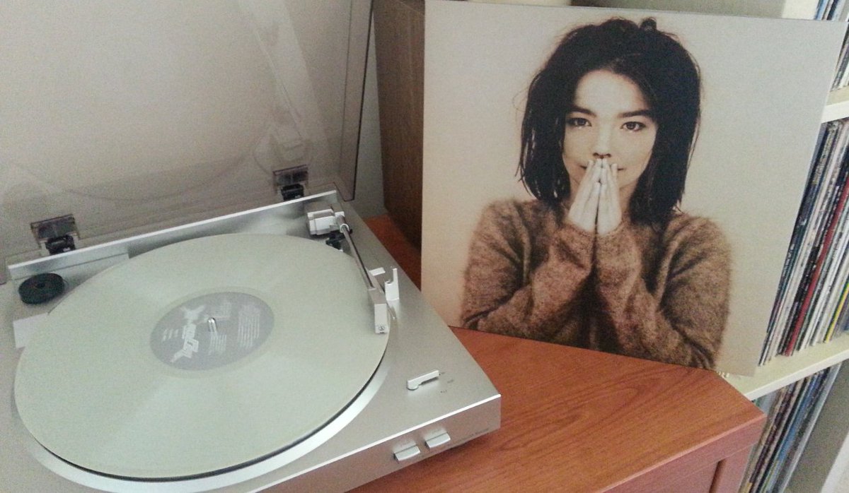 #1993AlbumsTop20 

7. Björk - Debut

youtu.be/7Z5aPaDwAkU?si…