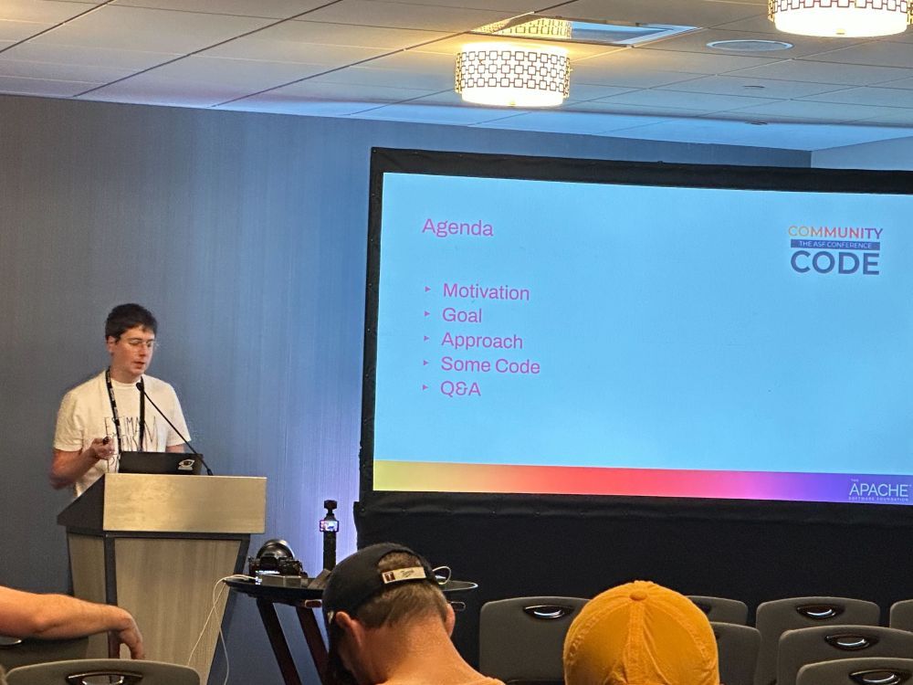 cassandra's tweet image. bsky.app/profile/cassan… 

Bernardo Botella Corbi presenting
Handling Large Blobs in Apache Cassandra CDC with Kafka and Object