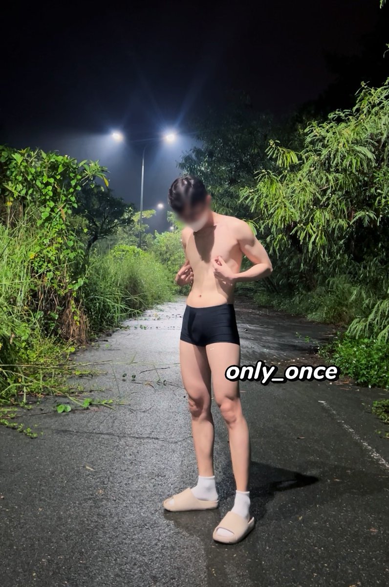 wanna taste me? 👉 inb 🤭

Muỗi quá trời muỗi 🥹

#outdoor #onlyonce
#exhibiting #nudistcouple