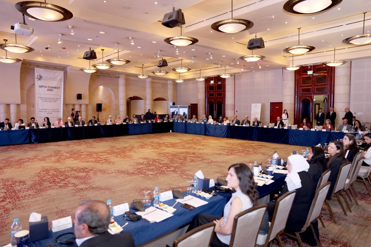 عقدت أكاديمية الملكة رانيا لتدريب المعلّمين النسخة الثانية من  QRTA CONNECT تحت عنوان "تعزيز أثر التعليم عبر الشراكات بين القطاعين العام والخاص". شكّل اللقاء منصة حوارية لتعزيز التعاون المشترك من أجل الارتقاء بجودة التعليم في الأردن، حيث أكدت الأكاديمية على دورها المحوري ليس فقط
