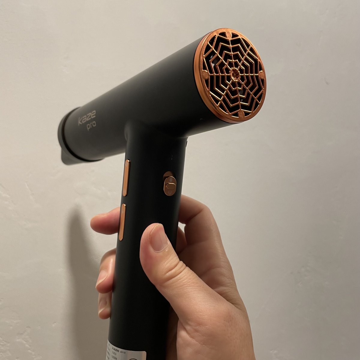 女性セブンInstagramプレゼントに当選し、
kaze pro(カゼプロ)ハイパワードライヤーをいただきました✨

理美容サロン向けに製造販売しているサロン向けメーカーのドライヤー

プロ仕様のパワフルな速乾力とシンプルで洗練されたデザインが特徴的

素敵な賞品をありがとうございます✨

#当選報告
