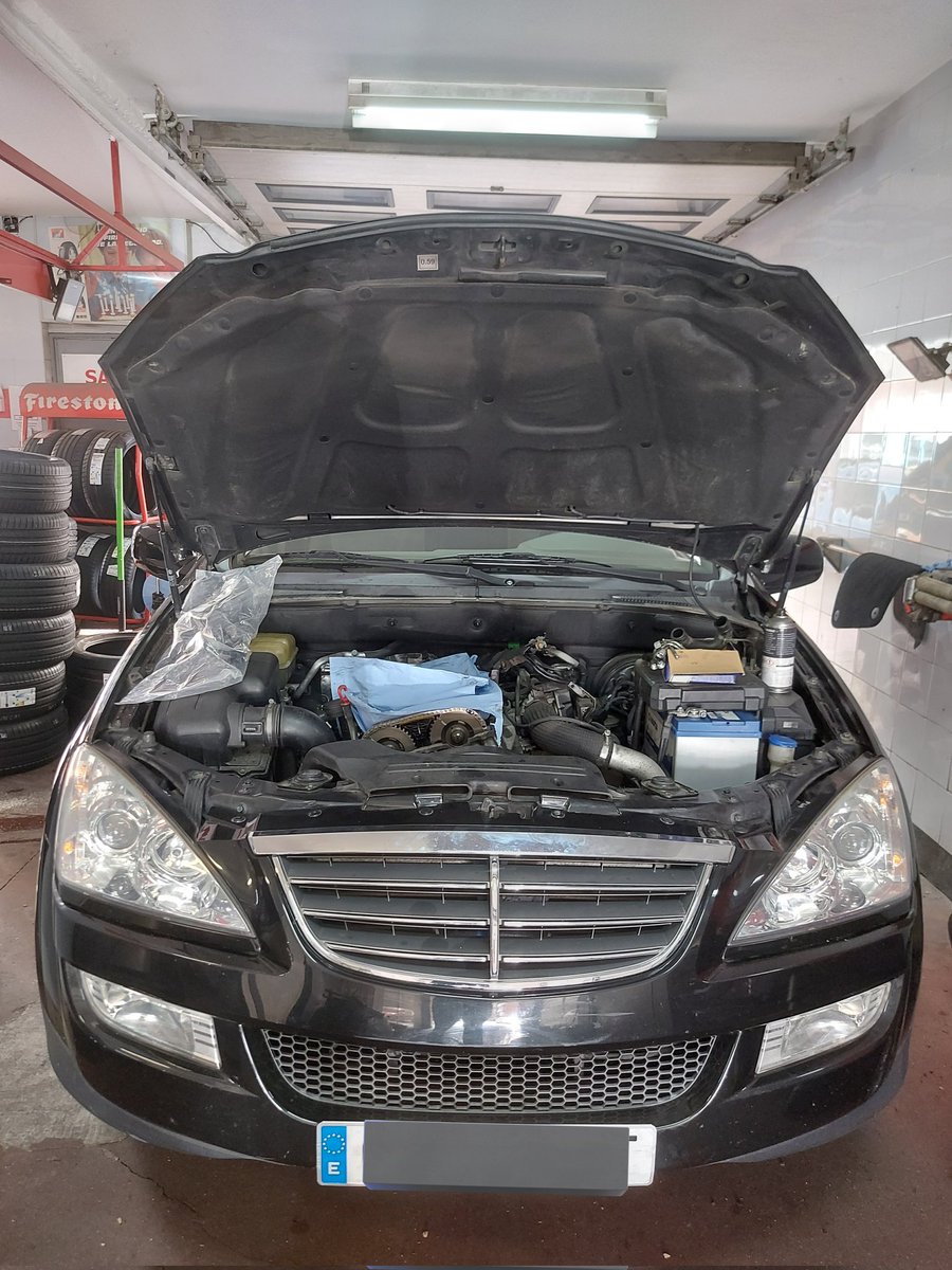 Viernes de motores...🔧⚙️ ¡A por ello! 👨🏻‍🔧🚘

#Taller #NeumaticosCervantes #Neumaticos #Mecánica #Mecánicadecoches #AlcaladeHenares