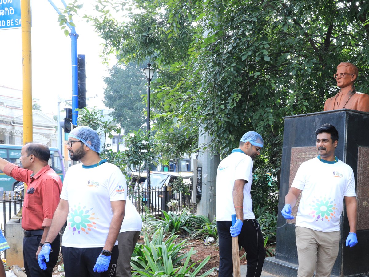 IncometaxKarGoa's tweet photo. As part of SWACHHATA HI SEVA - 2025 campaign the O/o Pr. Chief Commissioner of Income Tax, Kar &amp; Goa Region, Bengaluru carried out the cleanliness drive "Ek Din, Ek Ghanta, Ek Saath" on 25.09.2025 from 08.00 AM to 09.00 AM in Park area of Balakundri Circle... (1/2) https://t.co/2lfGQEctdY